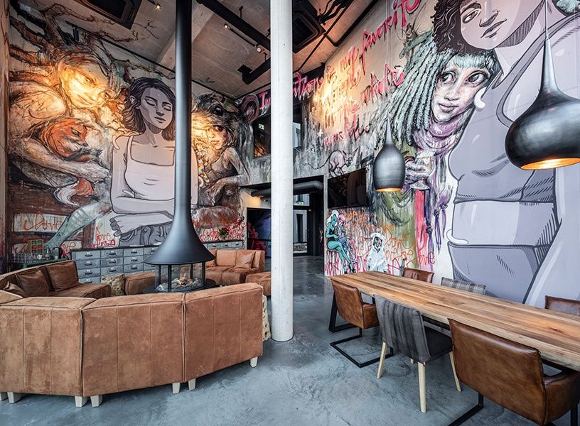 Die Lobby des Liebesbier Urban Art Hotels in Bayreuth ist mit Street Art gefüllt