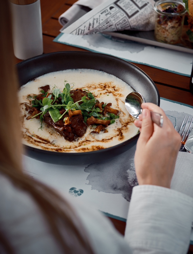 slider-restaurant-food-people